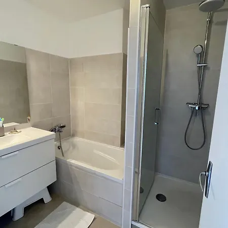 4 Bed Rooms, Top Floor, Stunning Sacre-Coeur View 아파트 *